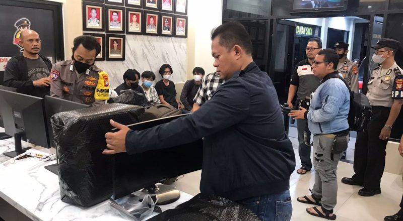 Penggerebekan Markas Judi Online Internasional di Jakarta Barat Jadi Sorotan Publik